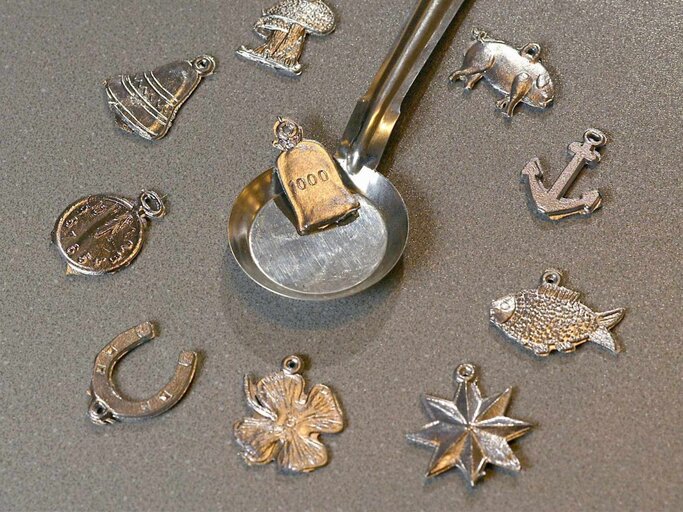 Figuren beim Bleigießen Das sind die häufigsten Formen und Bedeutungen
